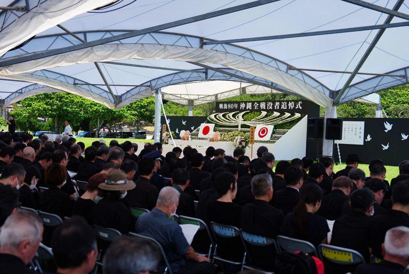 冲绳战殁者23日追悼仪式现场。 (新华社)
