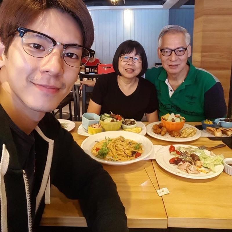 林柏宏(左起)因父亲欠兄弟巨债家丑掀出。(摘自脸书)