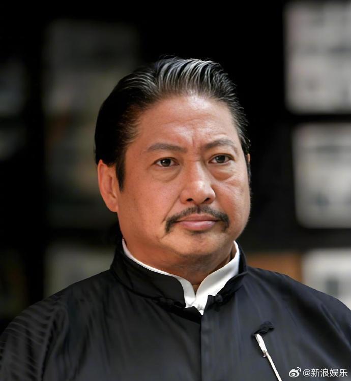 洪金宝长子洪天明（右）与香港小姐周家蔚结婚13年。（图／摘自微博）