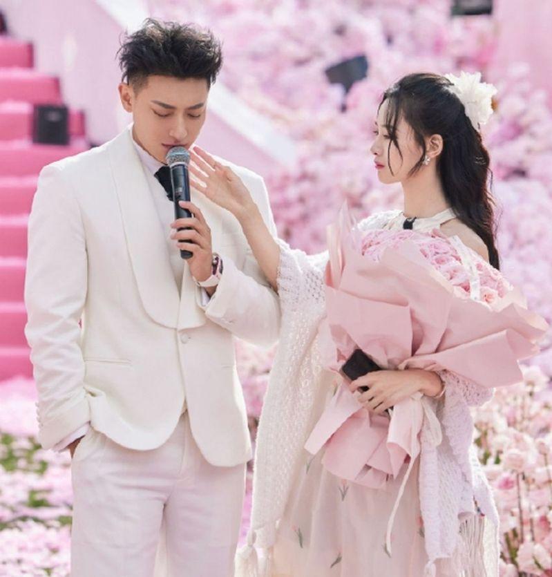 黄子韬2024年在节目上向徐艺洋求婚。(取材自微博)
