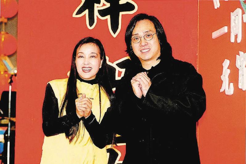 刘晓庆(左)因为跟伍卫国(右)演对手戏而相识。(本报数据照片)
