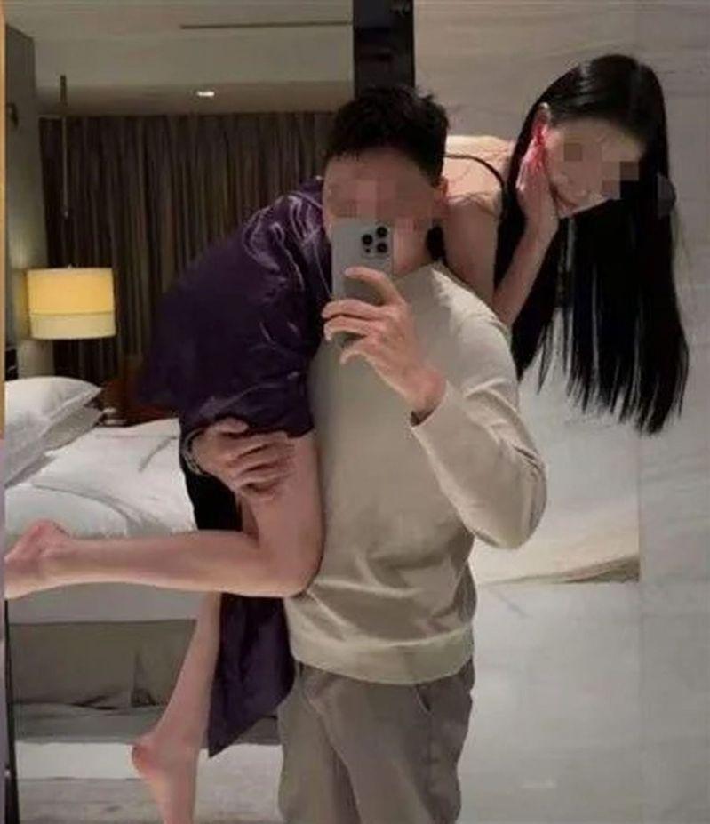 冯德兵与原配去年3月2日领证结婚,婚前协议提到男方不必对婚姻忠诚,不过需与女方报备。(取材自微博)