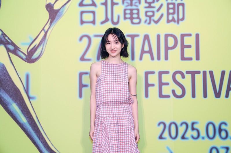 演员许恩怡（右）表示，拍摄现场气氛充满正能量，让她更能专注进入角色。。图／台北电影节提供