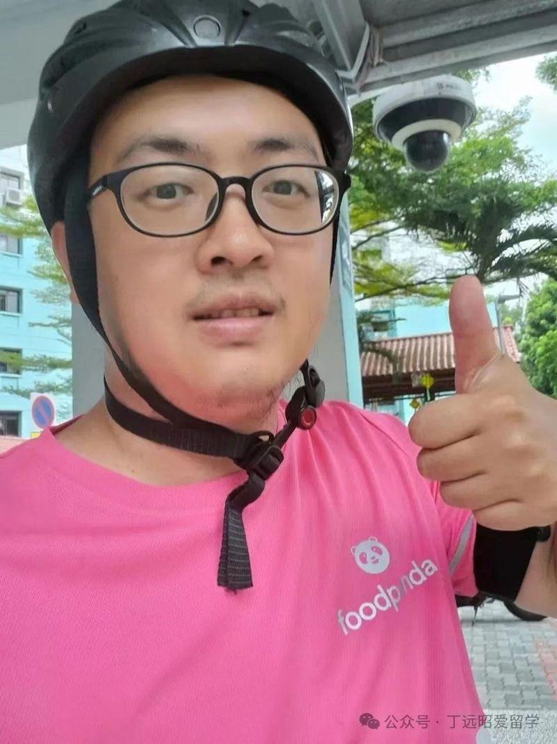曾留学多间海外名校的学霸丁远昭，失业后转当外送员。(取材自微信)