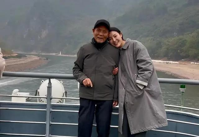 李福贵带爷爷旅游。(取材自九派新闻)
