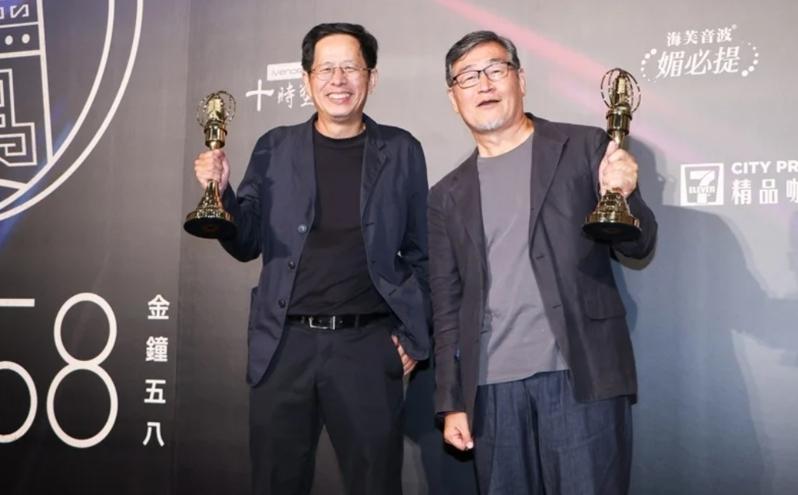 王浩一(右)与刘克襄主持《浩克慢游》,获得金钟奖生活风格节目主持人奖。本报系数据照片
