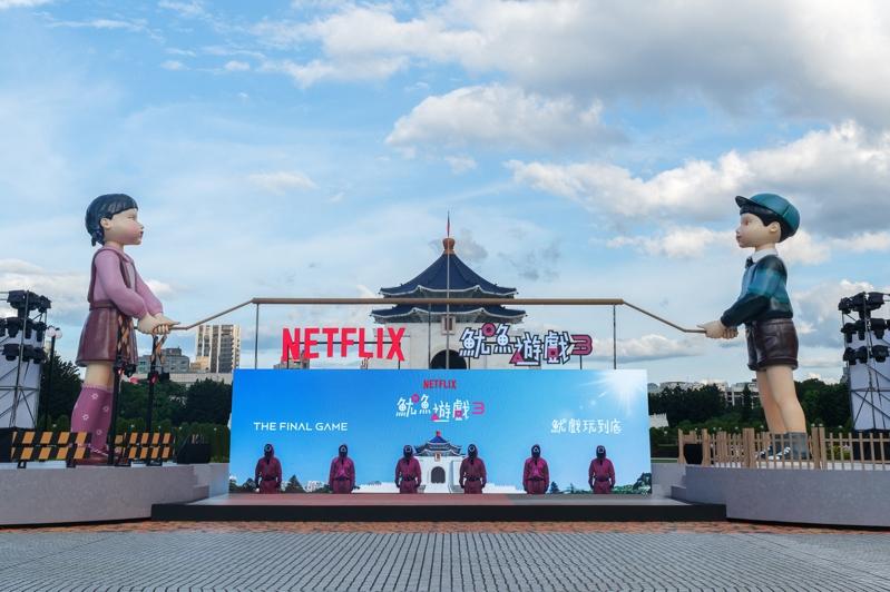 哲秀和英熙来陪台湾粉丝跳绳。图/Netflix提供