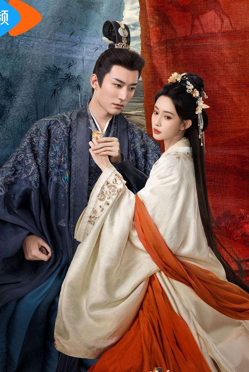 孟子义（左）与李昀锐在「九重紫」剧中组成「昭昭墨墨」CP。(取材自微博)