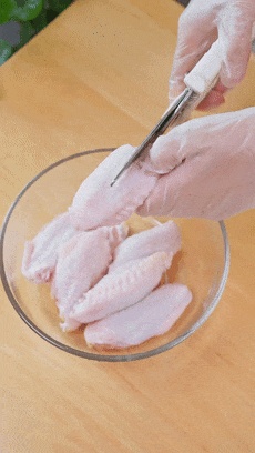 【宝宝辅食】宝宝版照烧鸡翅的做法图解1