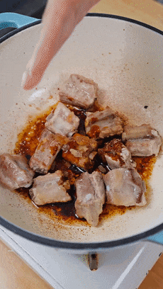 【宝宝辅食】排骨焖花卷的做法图解5