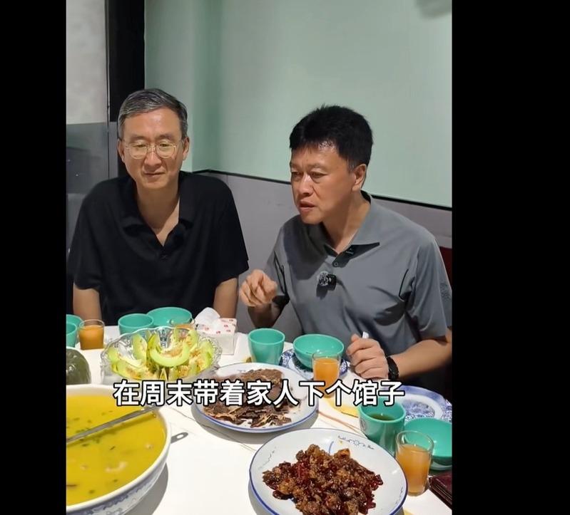 6月29日，中共重庆市荣昌区委书记高洪波带头下馆子：「我们要带头消费，带领消费。」（取材自新黄河客户端）