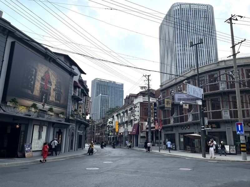 电影「酱园弄‧悬案」取景地在上海乍浦路，从电影拍摄期间到上映，该街区成为民众、影迷打卡热门地点。(中央社)