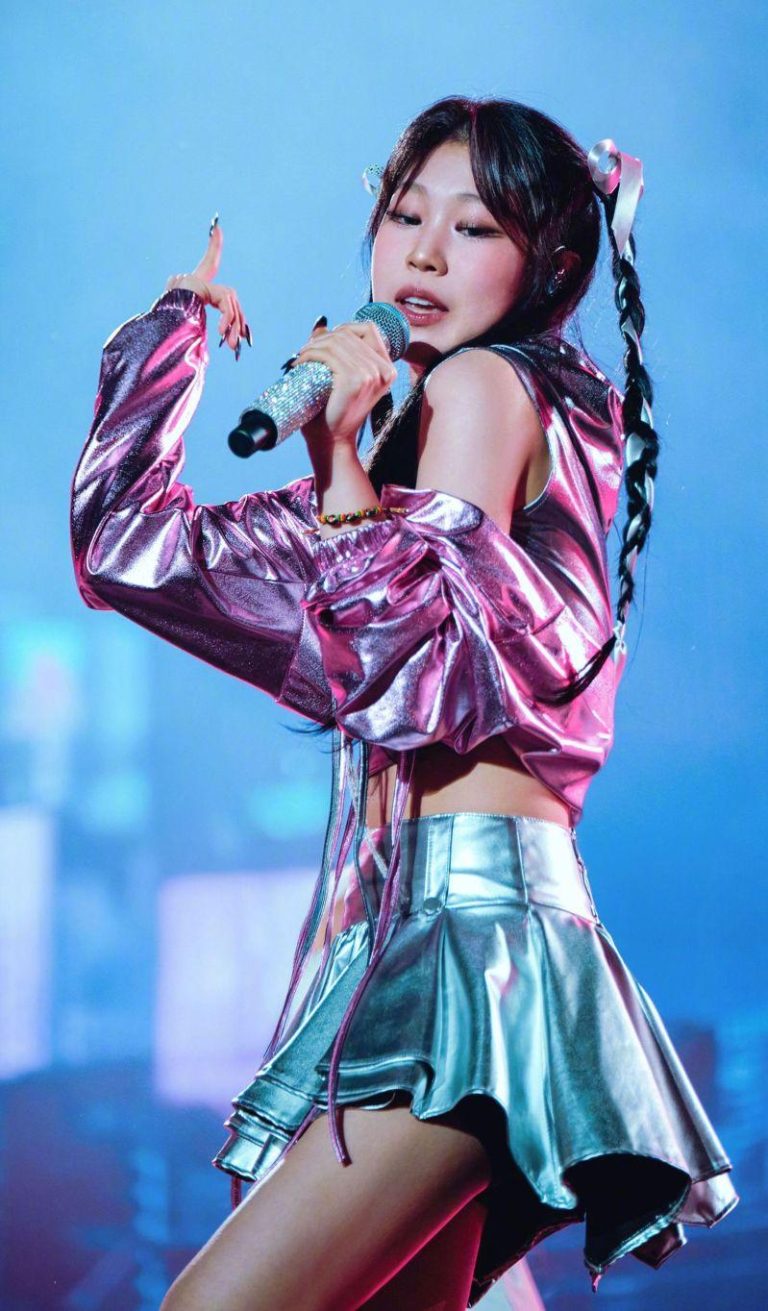 小沈阳演唱会的神秘嘉宾，竟然是自己女儿沈佳润。（取材自微博）