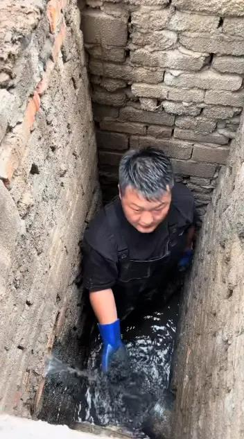 潘浩男在日常工作中。(取材自红星新闻／受访者供图)