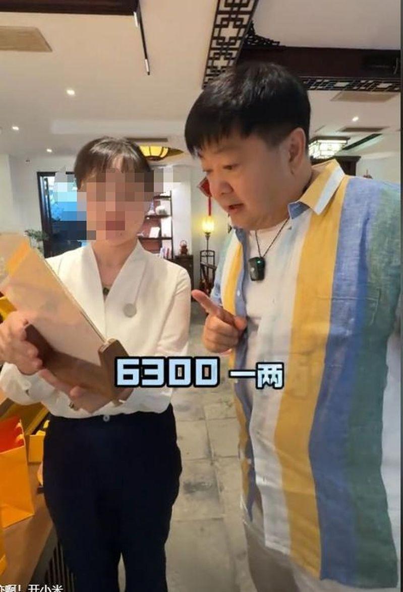 洪剑涛在杭州龙井村喝茶时被怼。（视频截屏）