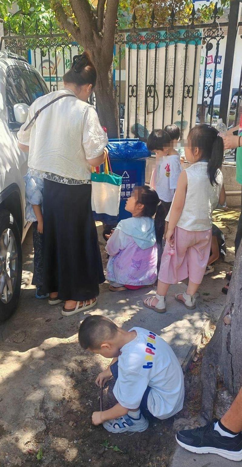 幼儿园的餐食颜色鲜艳，三色枣发糕和玉米肠卷被检出添加剂超标。（取材自极目新闻 ）