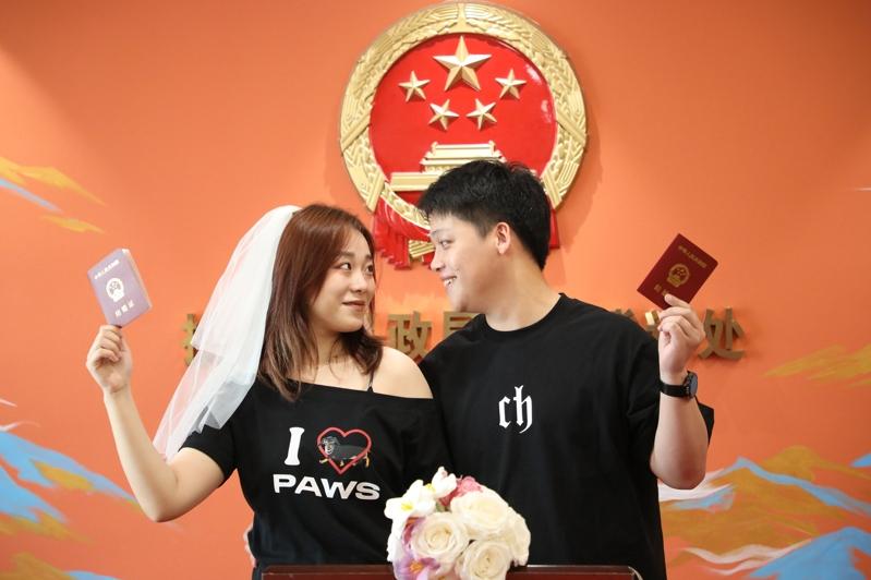 尽管中国当局积极「催婚催生」，但在现实的经济困境和压力下，已连续多年出现出生人口不及死亡人口的「生不如死」现象，已然成为北京须严肃面对的课题。（新华社）
