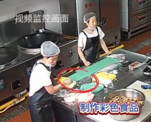 甘肃「培心幼儿园」爆发血铅案,共233三幼儿受害,官方调查指出是后厨在面点里添加彩绘颜料所致。(取材自新华网)