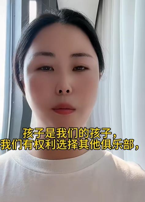中国足球人才培训不易，业界人士指由于「青训体系不健全」，类似的纠纷以后可能仍会再出现。图为暑期少年足球夏令营活动。(新华社)