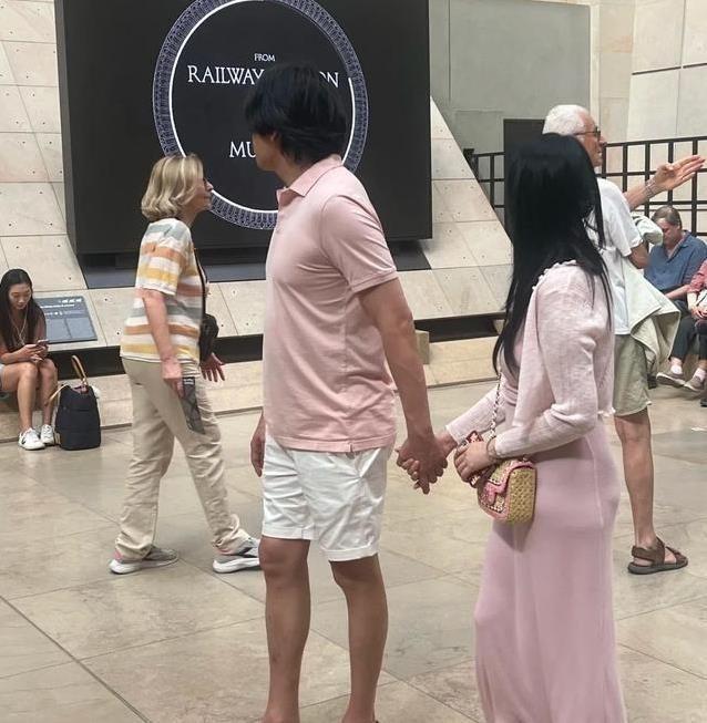 伊能静素颜状态，少了在镜头前的精致感。（取材自微博）
