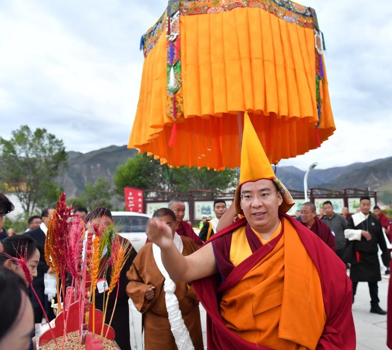 西藏精神领袖达赖喇嘛在90岁生日时，对外宣布转世制度将会继续，让藏人振奋不已。（欧新社）