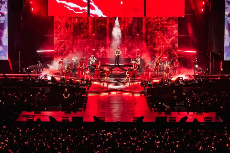 GD演唱会视觉效果十足。图/ (C) GALAXY CORPORATION提供