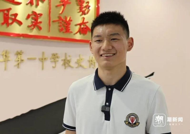 旋梯训练中的吴轩哲。 （取材自潮新闻）