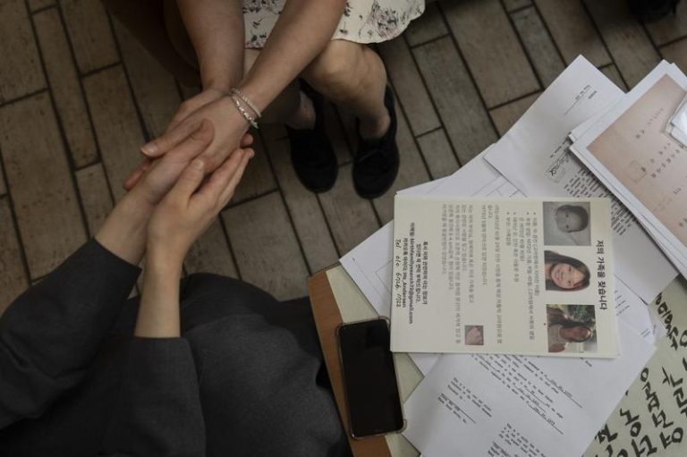 7月19日开始，南韩政府将全面接手海外收养事宜，终结多年来由私人机构主理收养流程的机制，以进一步保护儿童权利。美联社