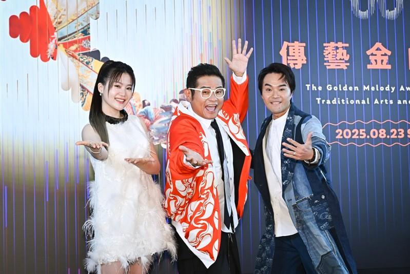 杨小黎(左起)、许效舜和柯大堡出席第36届传艺金曲奖记者会。(图/三立提供)