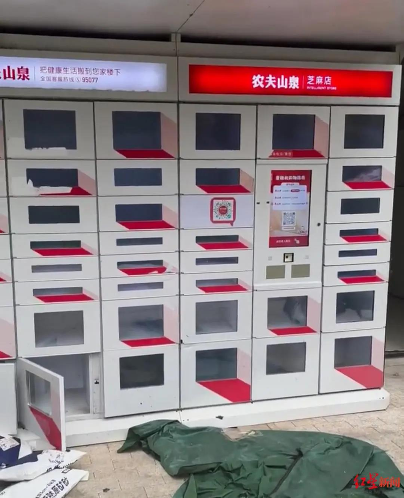因为自来水气味异常，一些餐厅用桶装水烹饪。(取材自红星新闻)