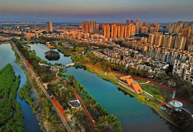 公园与相邻的河流构建起全域雨洪调蓄系统。(本报德阳传真)