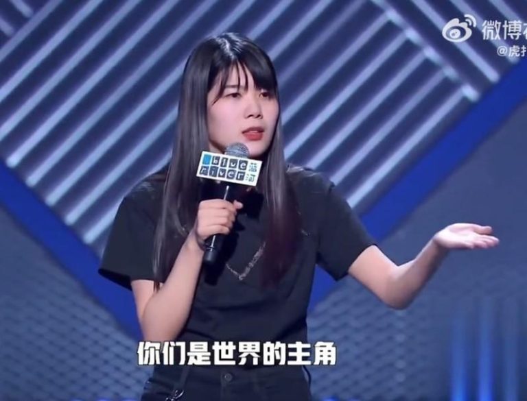中国脱口秀「话题女王」杨笠曾经创造「普信男」的流行语，即「条件普通却充满自信的男人」的缩写，引发热议。。（视频截屏）