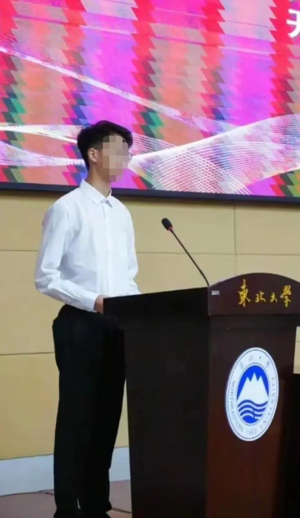 李华（化名）在黄金班开班仪式上作交流发言。（取材自极目新闻／受访者供图）