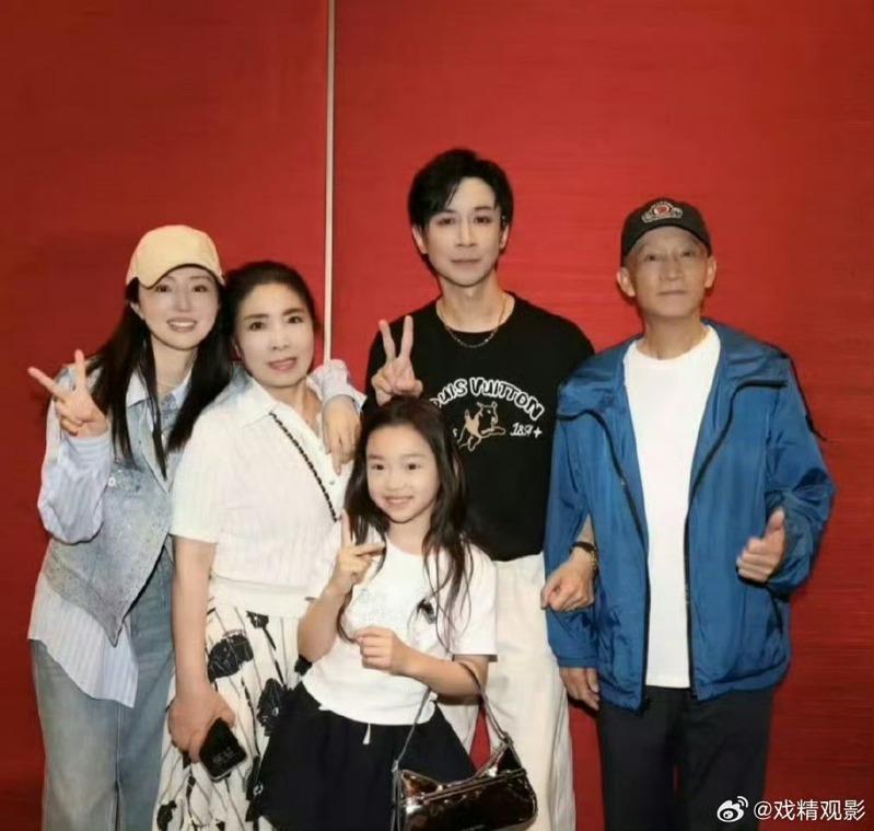 张维伊（左）是董璇新老公。(取材自微博)