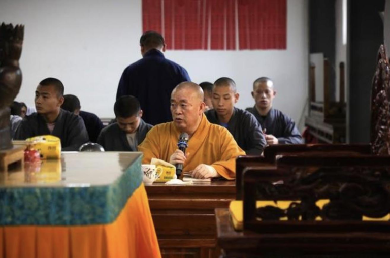 少林寺住持释永信已被带走调查，此前，释永信7月7日还曾主持强调道风建设的会议。（取材自少林寺官网）