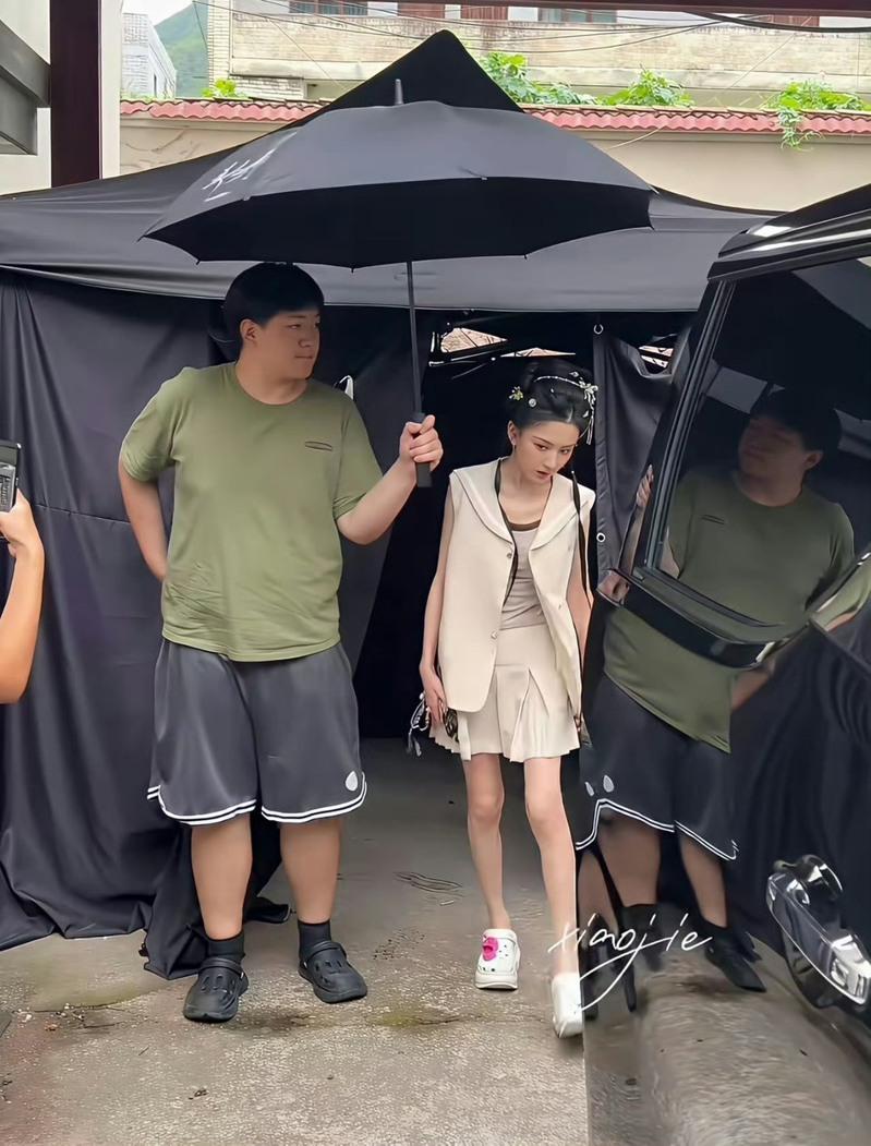 宋祖儿在「表妹万福」中的粉色造型，被赞粉嫩可爱如「人间水蜜桃」。（取材自微博）