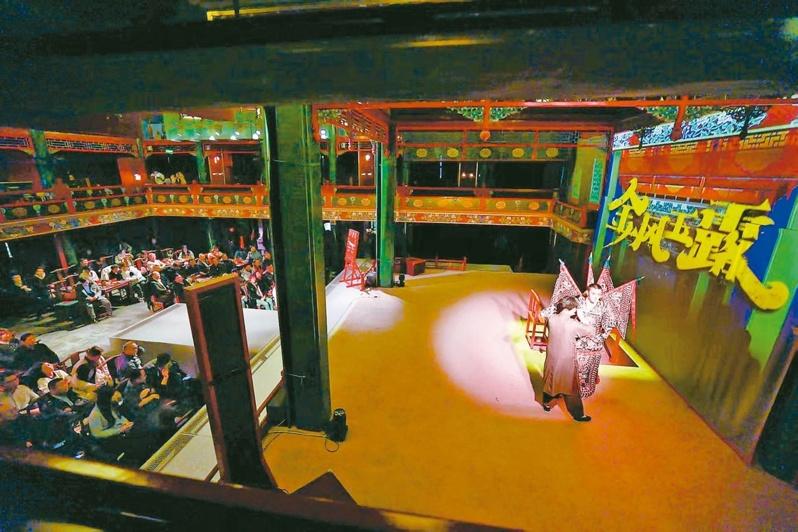 沉浸式音乐剧「金风玉露」在北京湖广会馆上演。(本报北京传真)