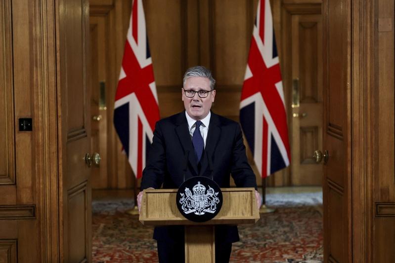 英国首相施凯尔29日表示,如果以色列再不停止对加萨的攻击,英国将在9月承认巴勒斯坦国。(美联社)