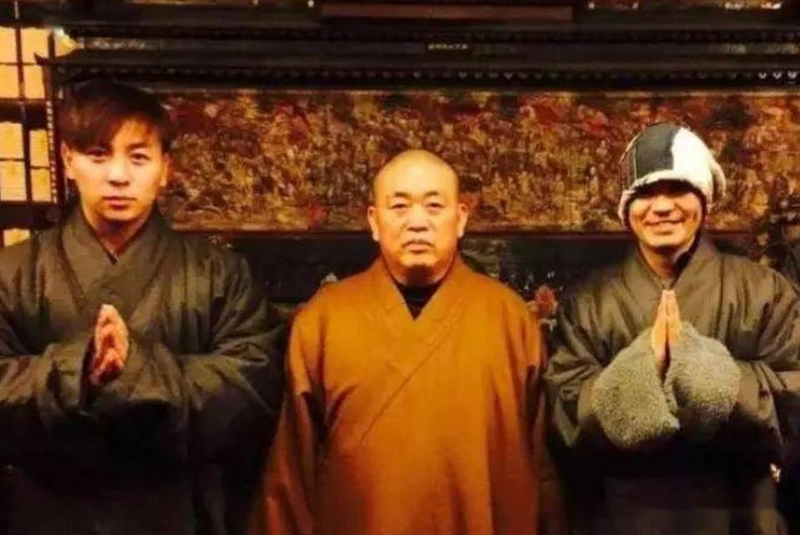 王宝强（右）与释永信。（取材自微博）