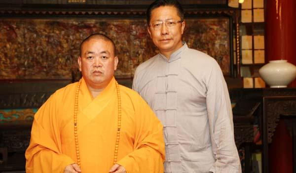王宝强（右）与释永信。（取材自微博）