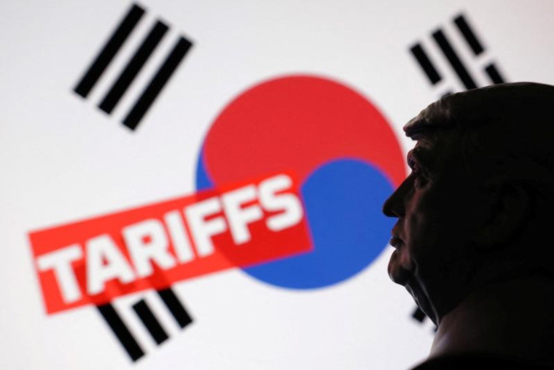 美国将对南韩征收的对等关税从先前预告的25%降至15%。路透