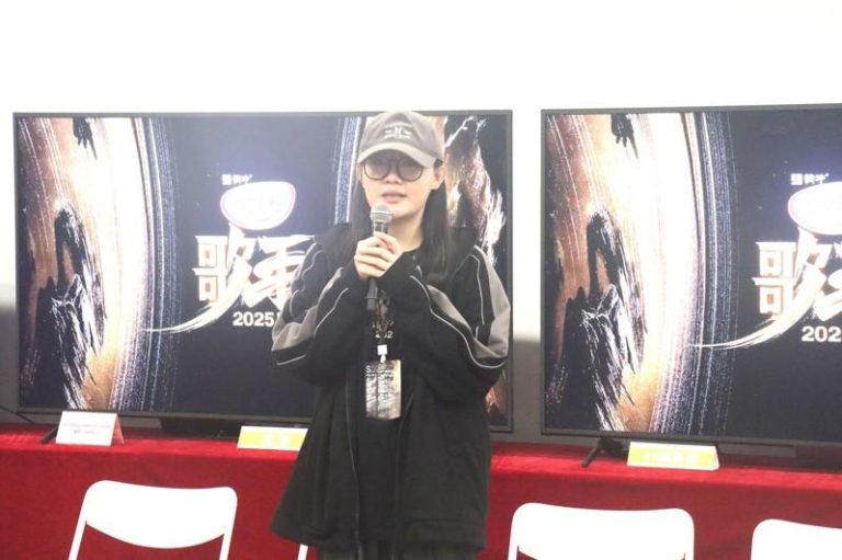 「歌手2025」制片人张丹阳31日下午与两岸媒体交流并受访。特派记者廖士锋／摄影