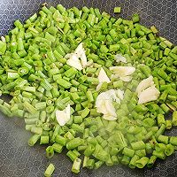 香辣豉蒜豆角蛋的做法图解2