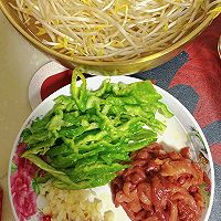 孜然豆芽炒肉丝的做法图解1