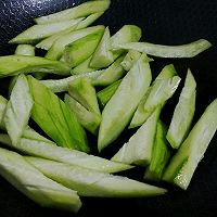 椒蒜丝瓜焖鸡肉的做法图解2