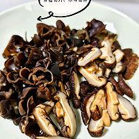 番茄炒年糕的做法图解1