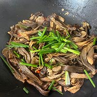 鹿茸菇炒肉的做法图解9