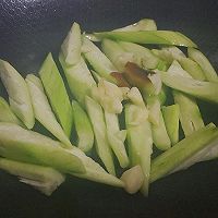 椒蒜丝瓜焖鸡肉的做法图解3