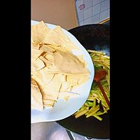 云南菜～韭黄炒豆腐皮的做法图解5