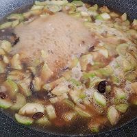 蒜香肉蛋丝瓜面的做法图解3